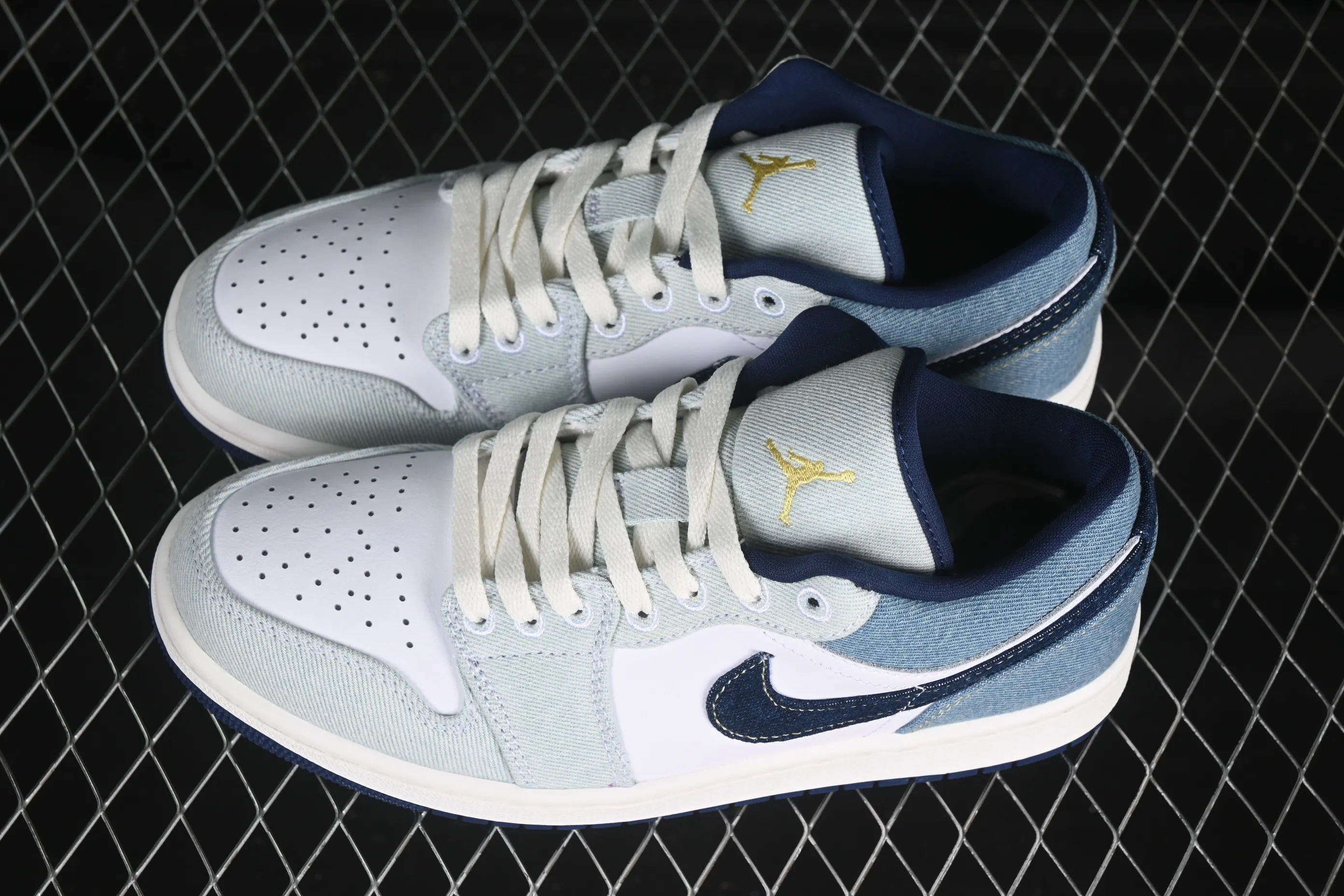 All categories Air Jordan Jordan series basketball shoes Air Jordan 1 Low G version pure original Air Jordan 1 Low "Canadian Tuxedo" AJ1 Joe 1 cowboy trend low-top basketball shoes IH0648-141